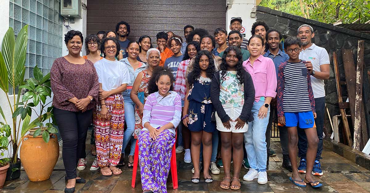Rogers extends its first Climate Fresk workshop to the Zardin Colibri community 